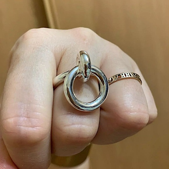 STERLING SILVER INTERLOCKING RING CIRCLE CHARM MINIMALIST - Picture 6 of 7